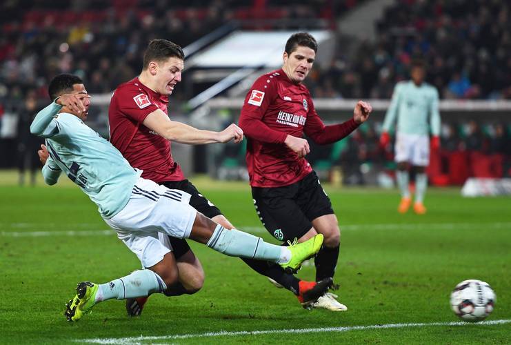 意甲生死时速!保级军团卡利亚里血战欧战劲旅佛罗伦萨,谁能突围?