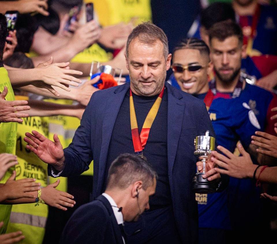 皇马遭巴萨3杀,安切洛蒂下课倒计时,老佛爷签姆巴佩是败笔?