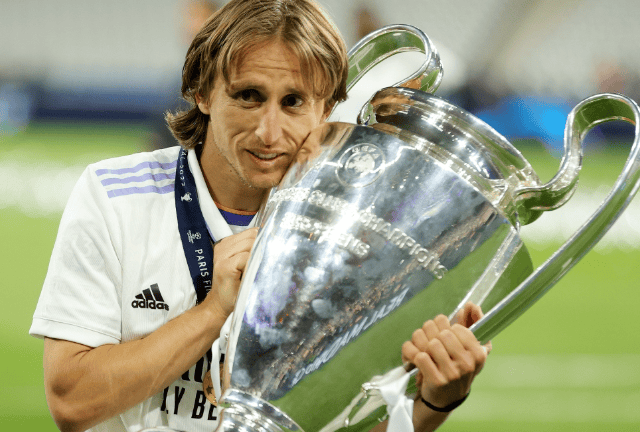 莫德里奇告别皇马:13年传奇终章,魔法中场最后一舞