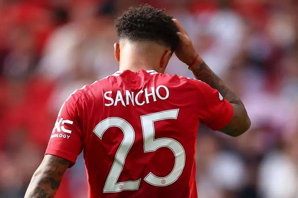 曼联恐解约桑乔任其自由离队!他拒绝降薪转会,阿莫林不想更衣室有毒瘤