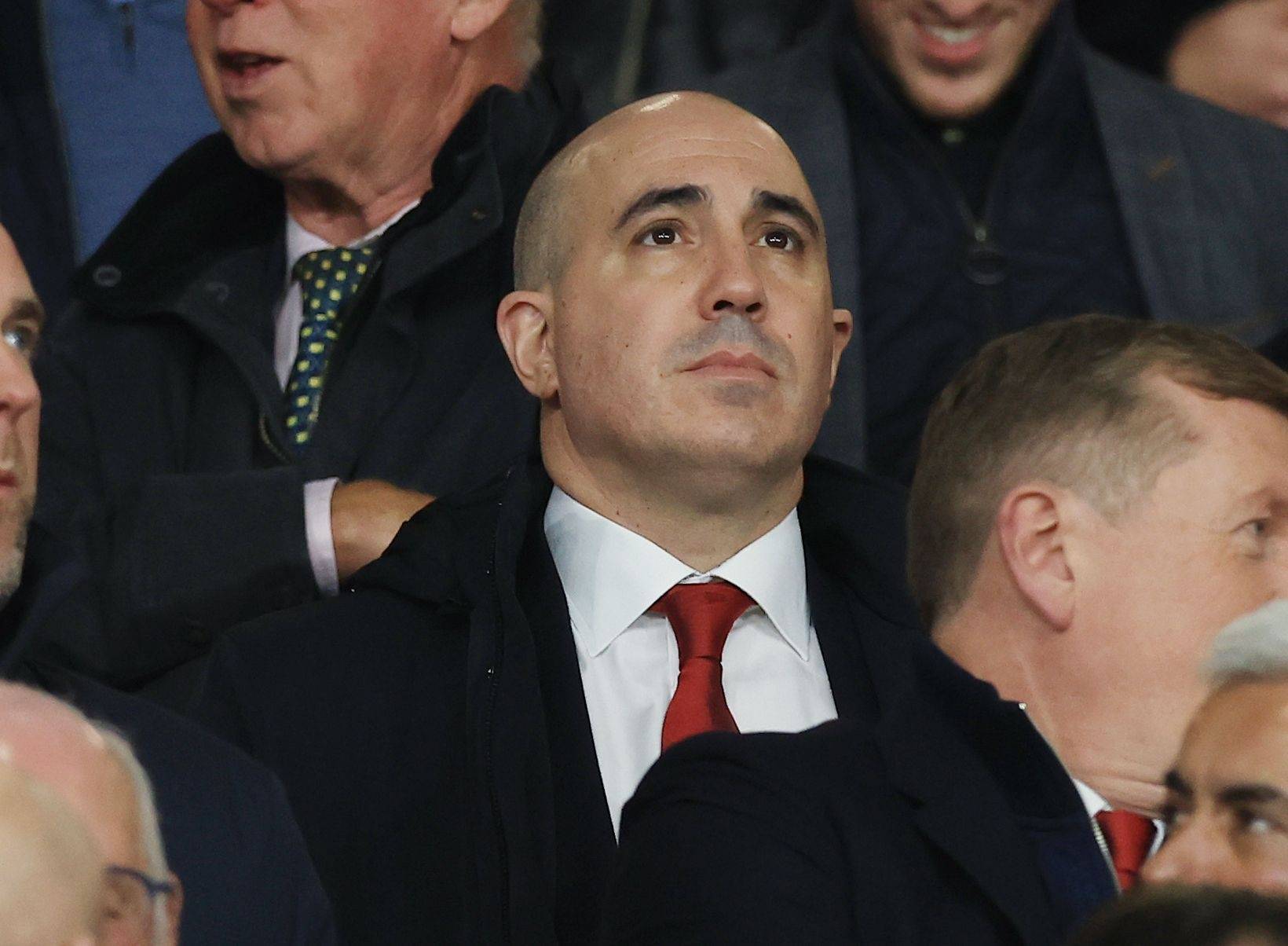 记者:曼联去年谈判方式转变,正在&且必须结束“曼联税”时代