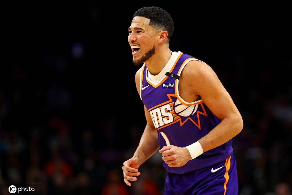 多…多少?曝布克正在与太阳商讨2年1.5亿续约合同