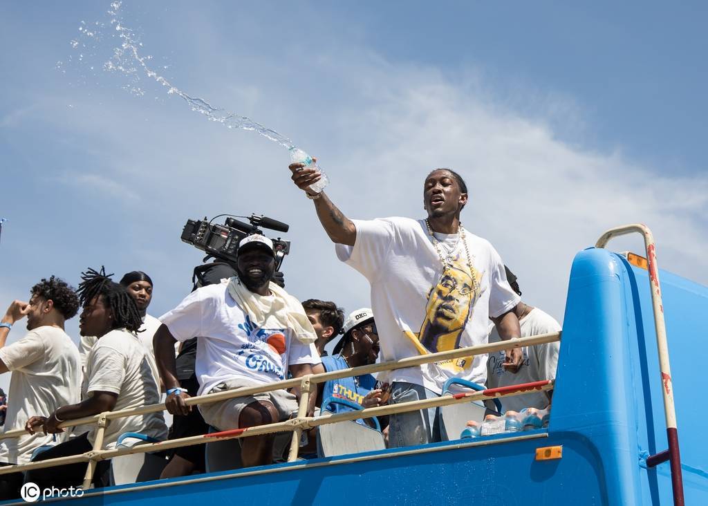 杰威:我可不会送队友手表 现在得精打细算过日子