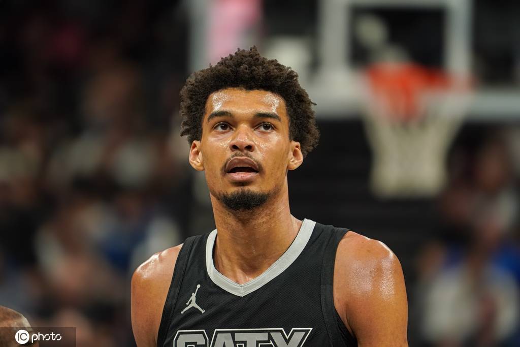 右肩深静脉血栓痊愈!文班亚马:我又能打篮球了