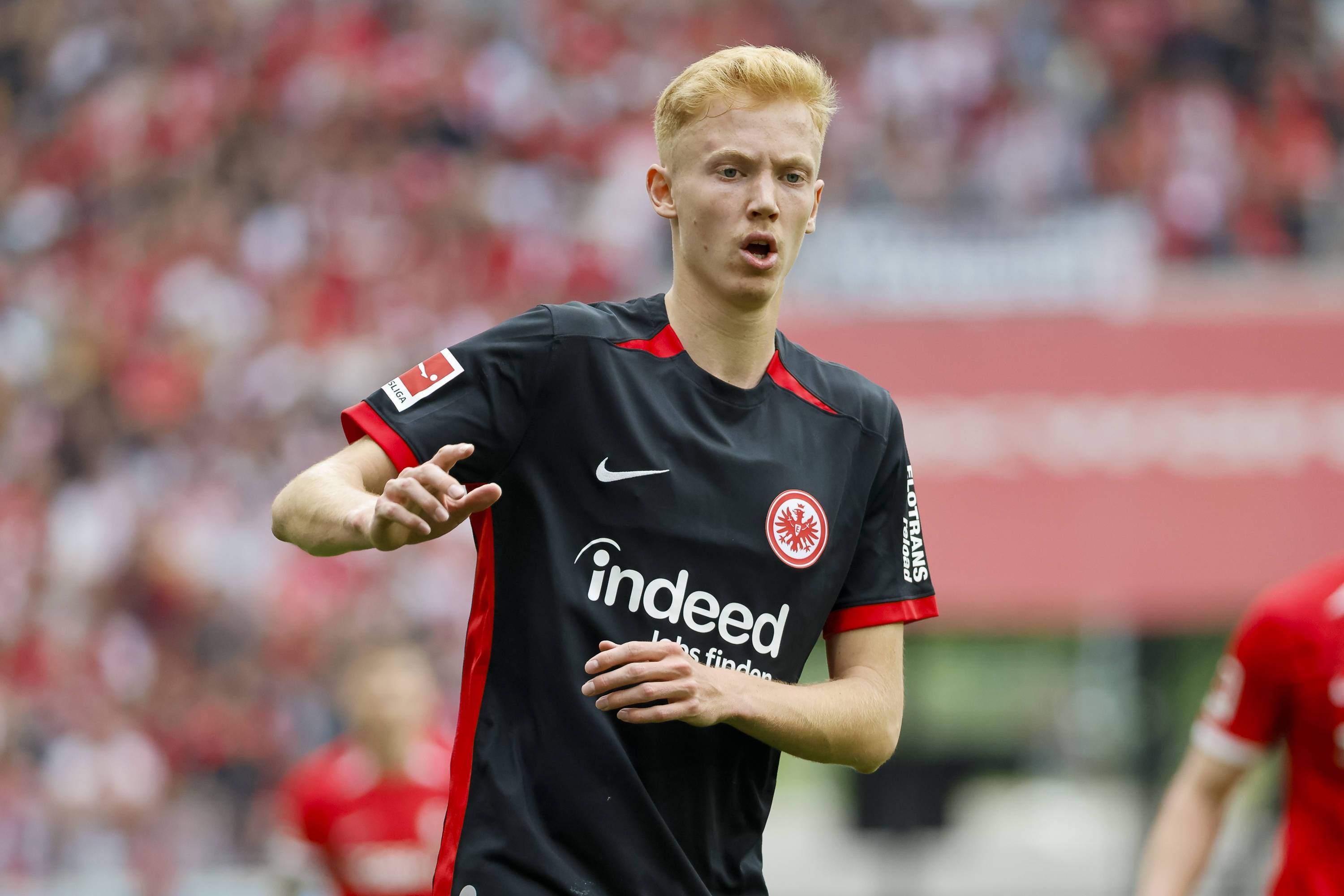 图片报:曼城、皇马和枪手有意法兰克福中场拉尔森,球员倾向留队