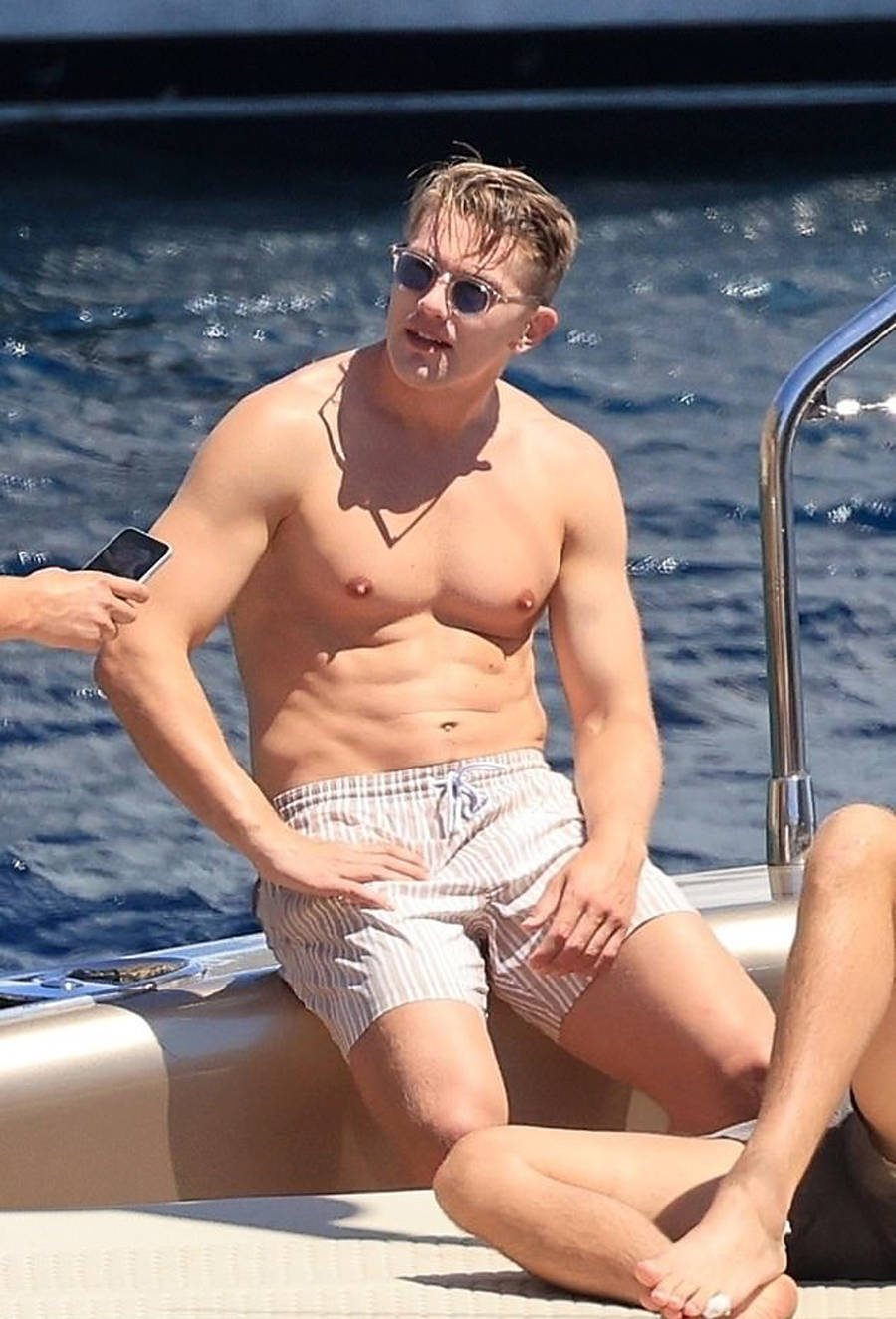 曝曼联欲等奥斯梅恩降薪加盟,拒争法甲免费神锋,内幕真相揭秘